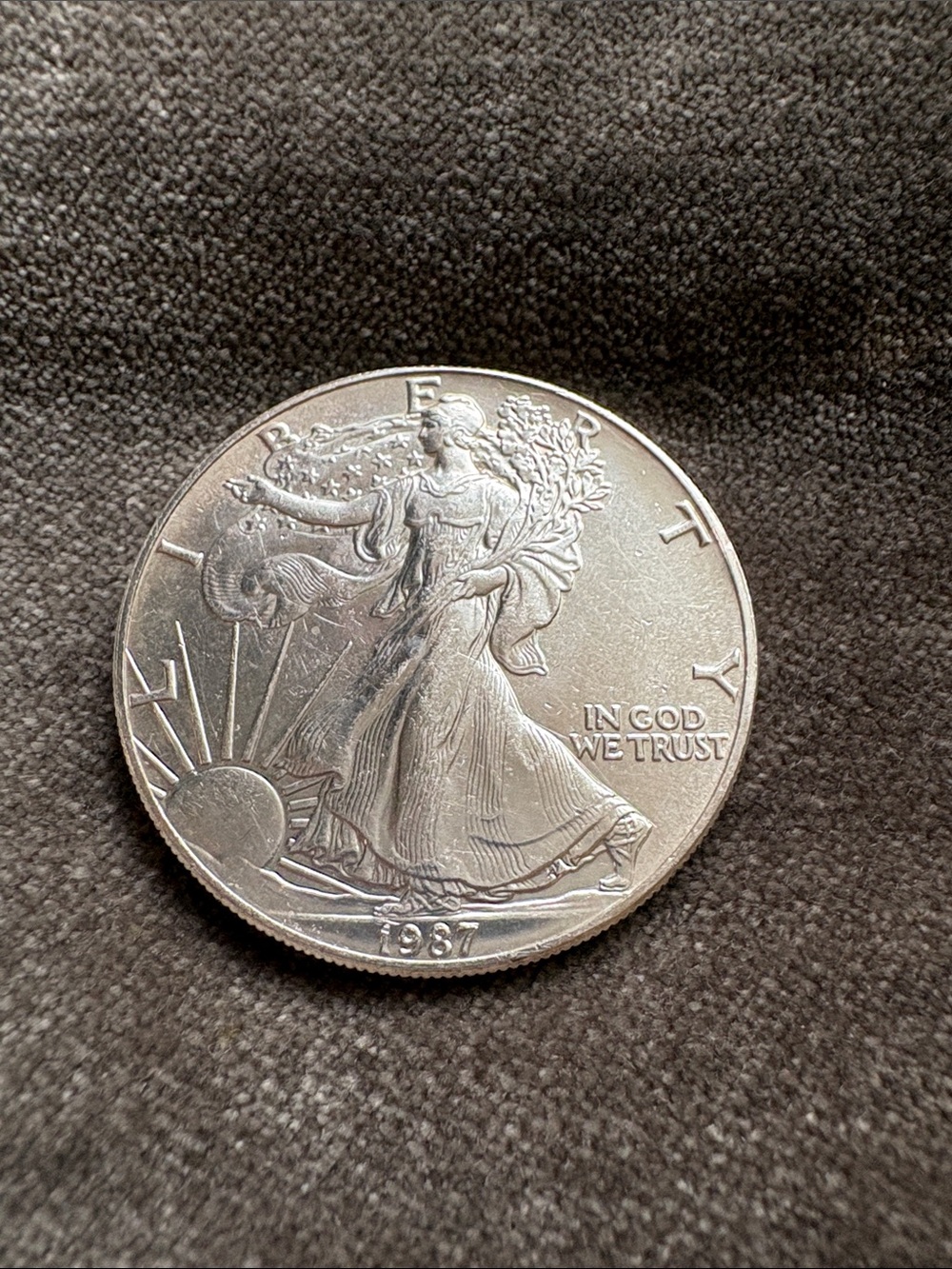 1987 American Lady Liberty 1oz Fine Silver Coin